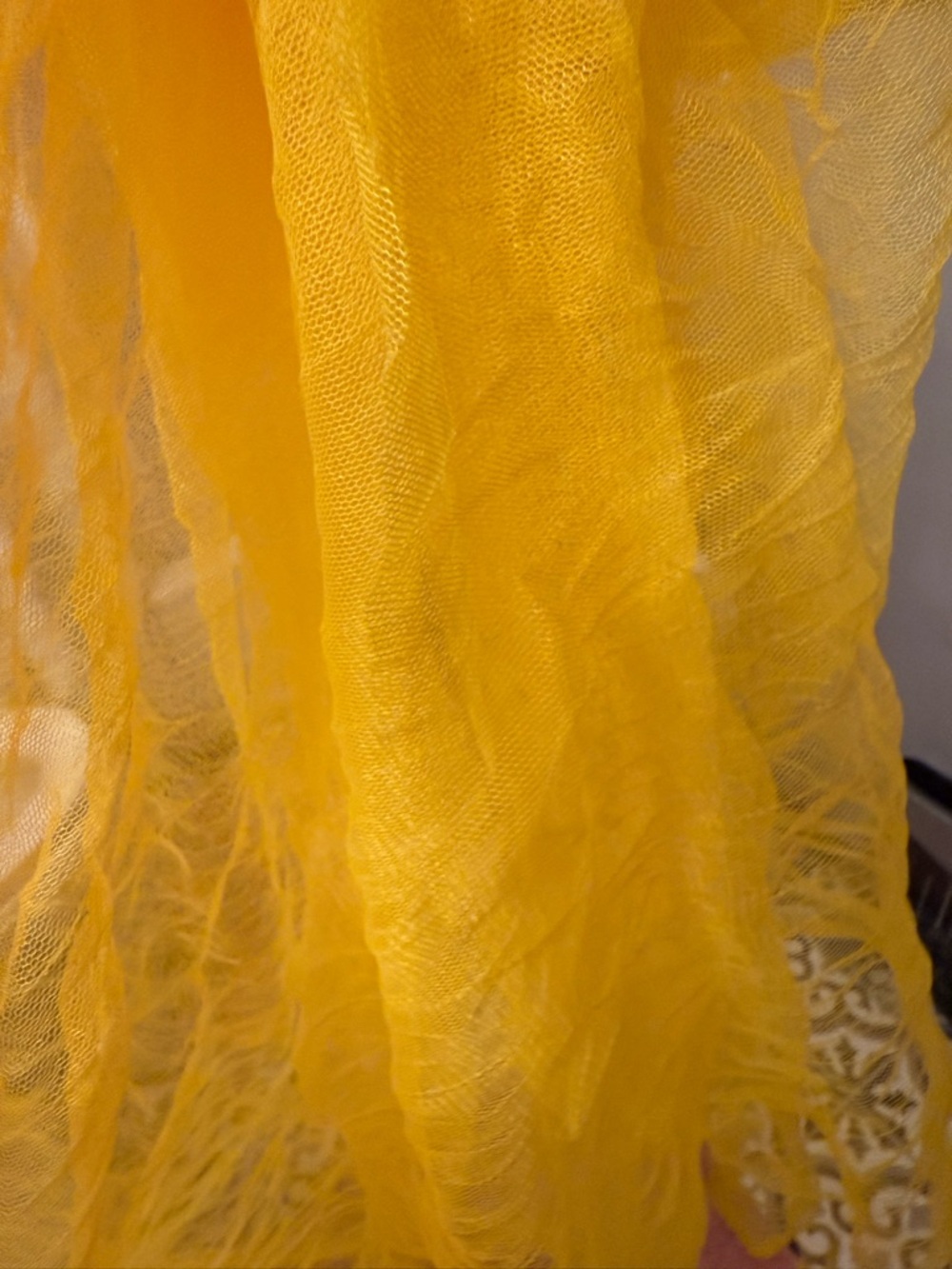 Yellow cheesecloth - Picture 3 of 3